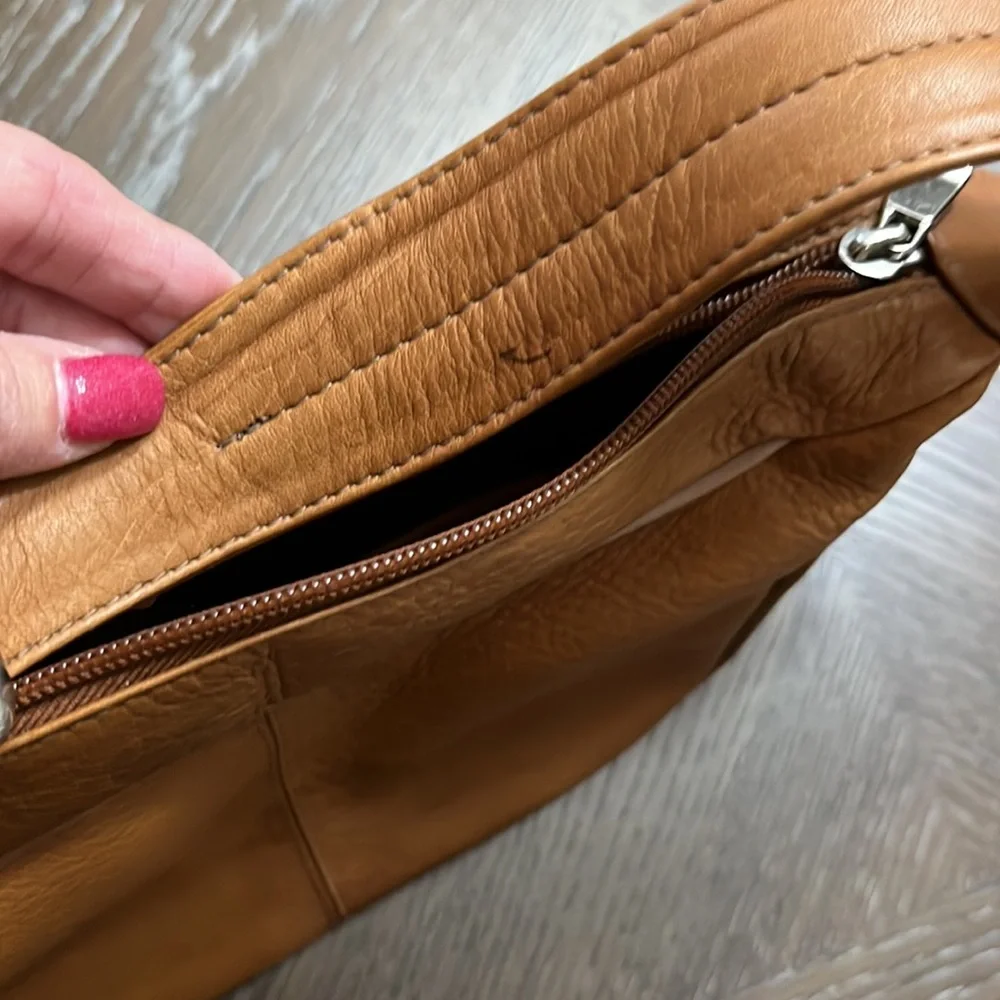 Cabela’s Columbia’s leather natural tan small bag